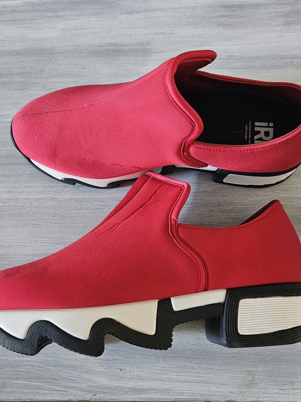 iRi WES Red Low Top Sneaker